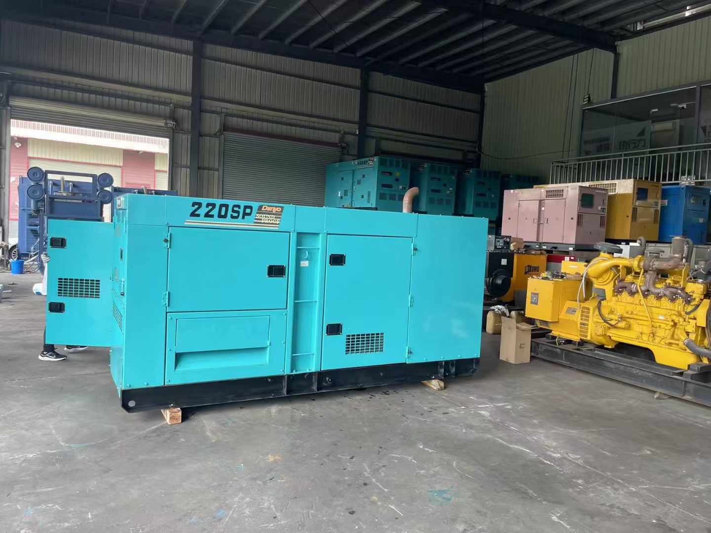 刚察800kW 柴油发电机的输出电流波动范围是多少？